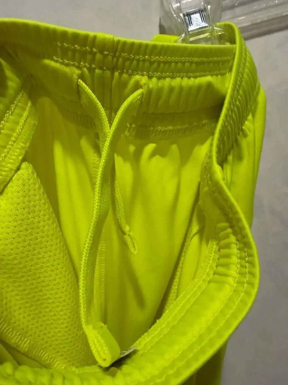 Under Armour Boys' Tech Graphic Logo Performance Shorts  Size YL